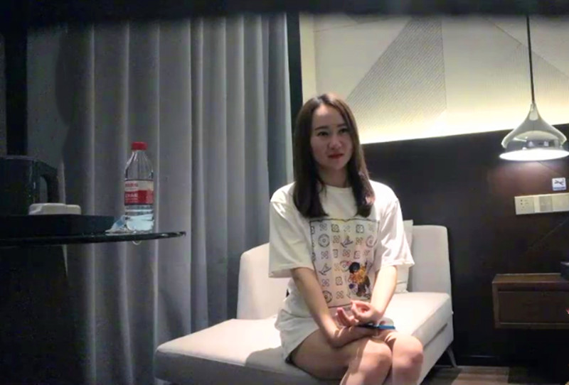 沈先生探花白衣甜美妹子TP啪啪,穿上情趣装黑丝骑乘猛操呻吟娇喘