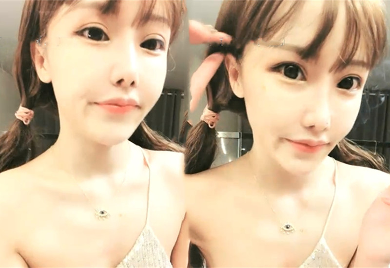 双马尾妹子啪啪,拨开内裤手指扣逼后入爆菊,上位骑乘大力猛操